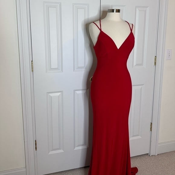 Faviana Long Mermaid Red Gown with Criss Cross Back Sz6 - Picture 4 of 14